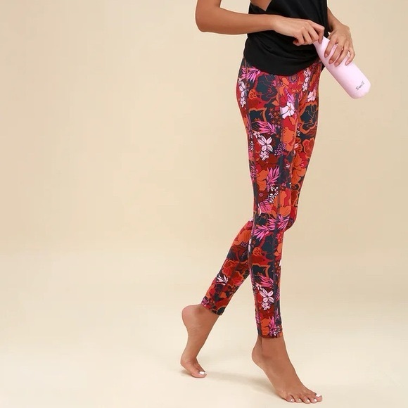 Free People Leggings Yoga Pants Floral Pink Orange size Medium - Picture 1 of 16